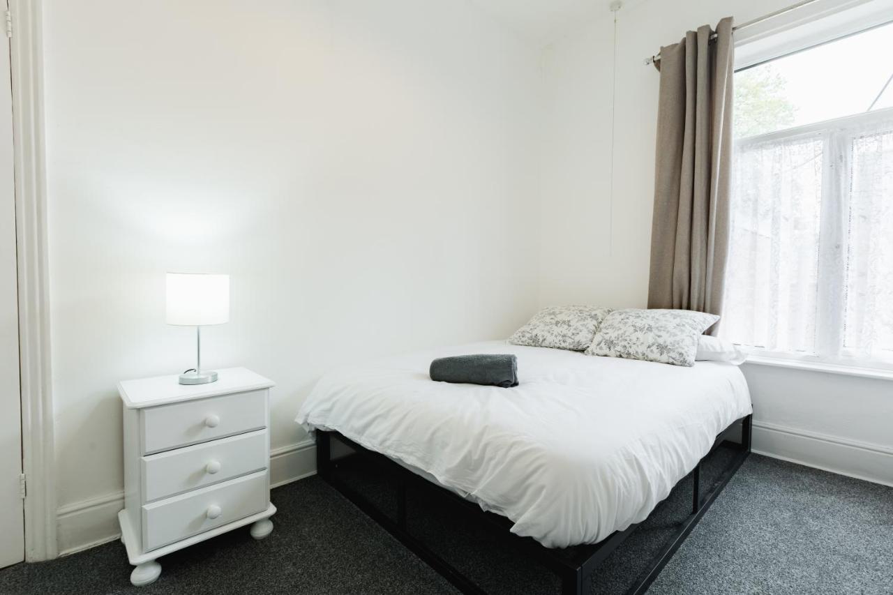 شقة Peaceful House Near Pearson Park كينغستون أبون هول المظهر الخارجي الصورة